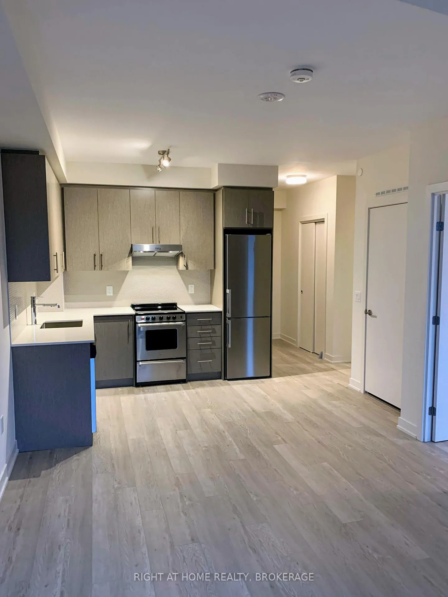 Photo 5 of Unit 716, 212 King William Street, Hamilton, Beasley — HOMEH