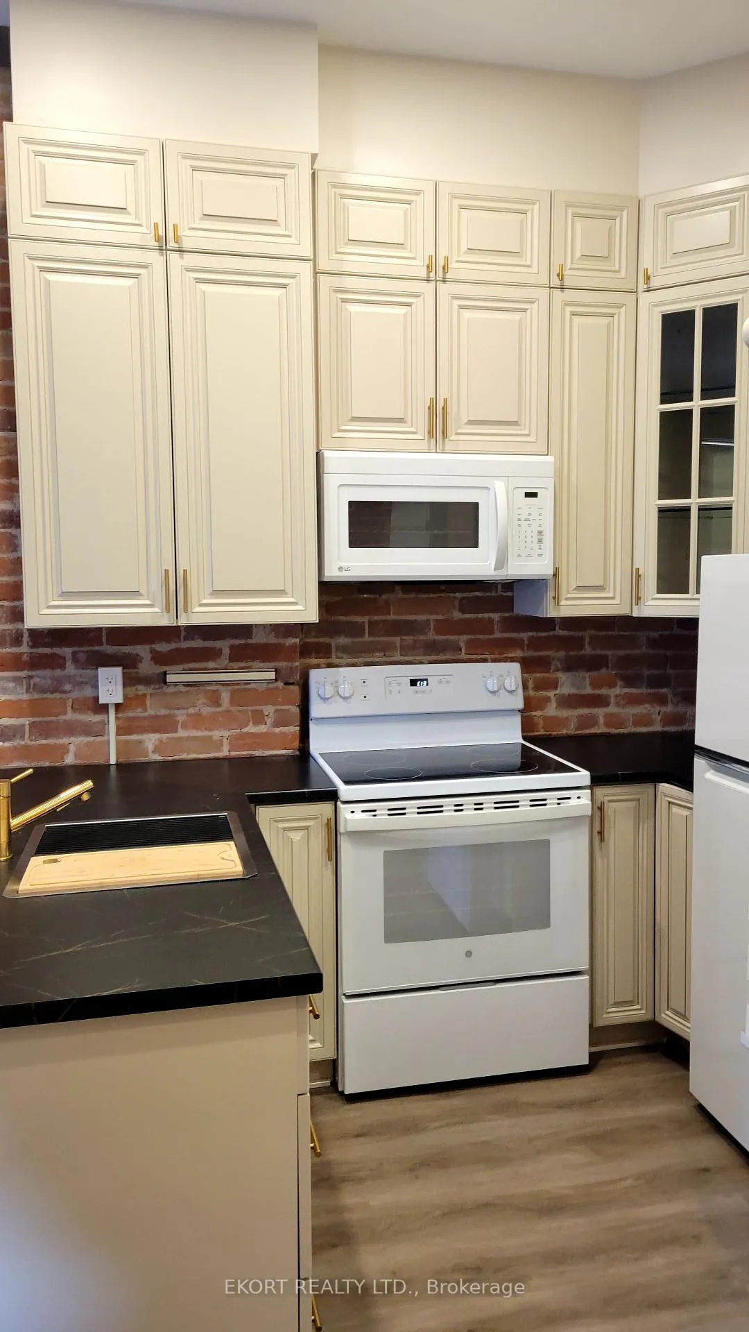 Photo 3 of Unit 9, 251 Front Street, Belleville, Belleville Ward — HOMEH
