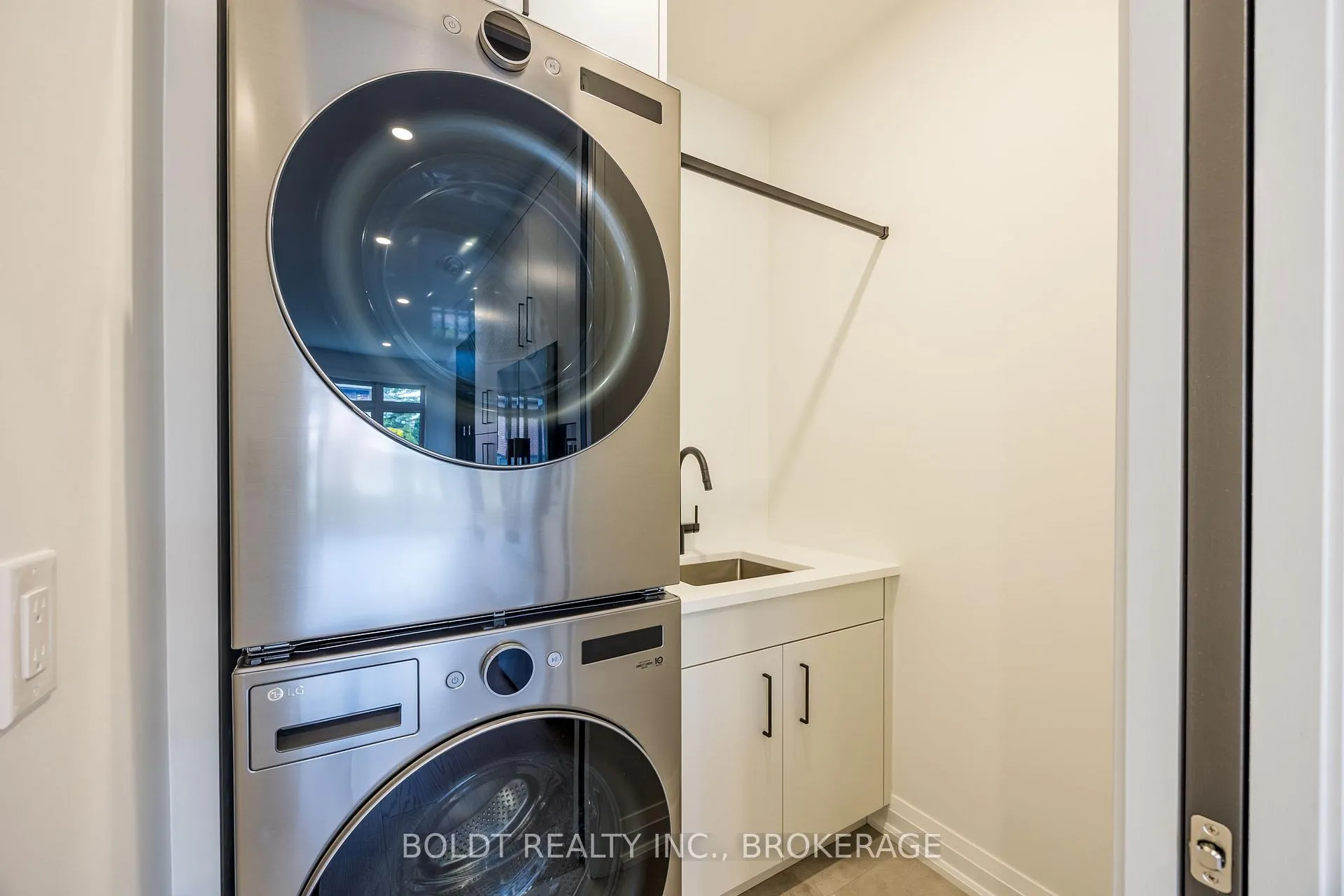 Photo 10 of Unit 5, 205 St. David's Road, Thorold, Confederation Heights — HOMEH