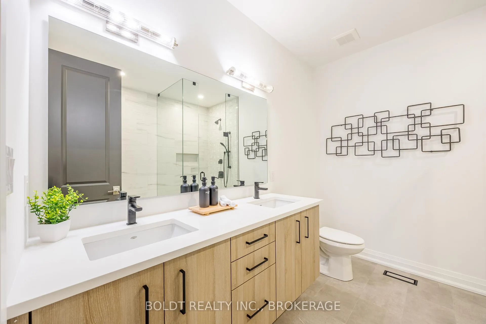 Photo 14 of Unit 5, 205 St. David's Road, Thorold, Confederation Heights — HOMEH