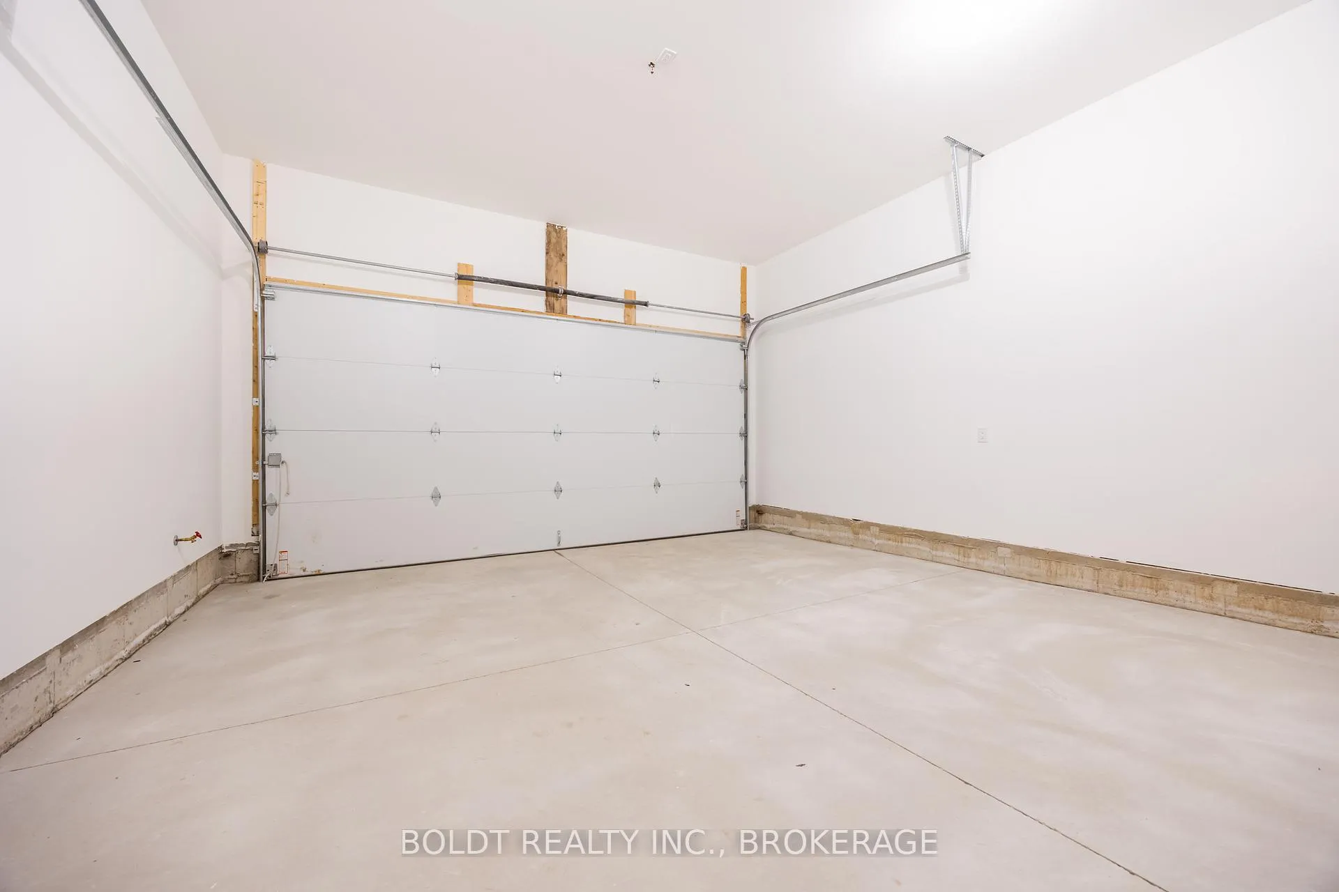 Photo 26 of Unit 5, 205 St. David's Road, Thorold, Confederation Heights — HOMEH