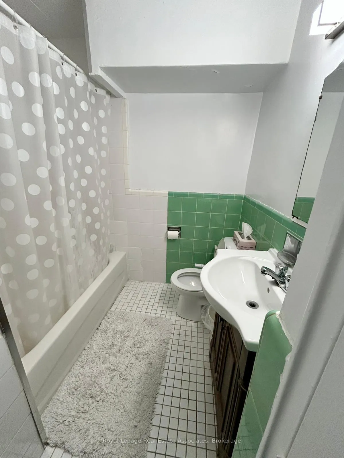 Photo 5 of Unit 1, 6 Meadowbrook Road, Toronto, Englemount-Lawrence — HOMEH