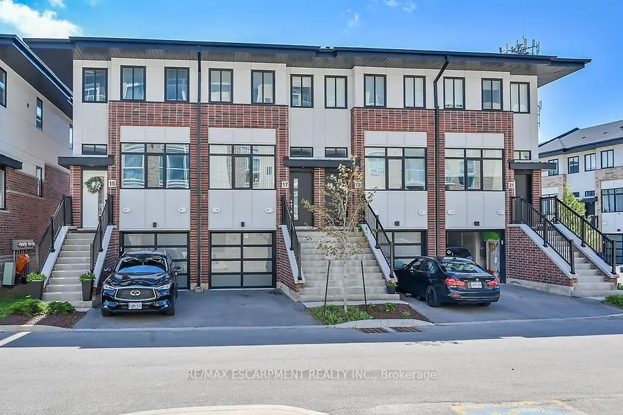 Photo 1 of 17 Markle Crescent, Hamilton, Ancaster — HOMEH