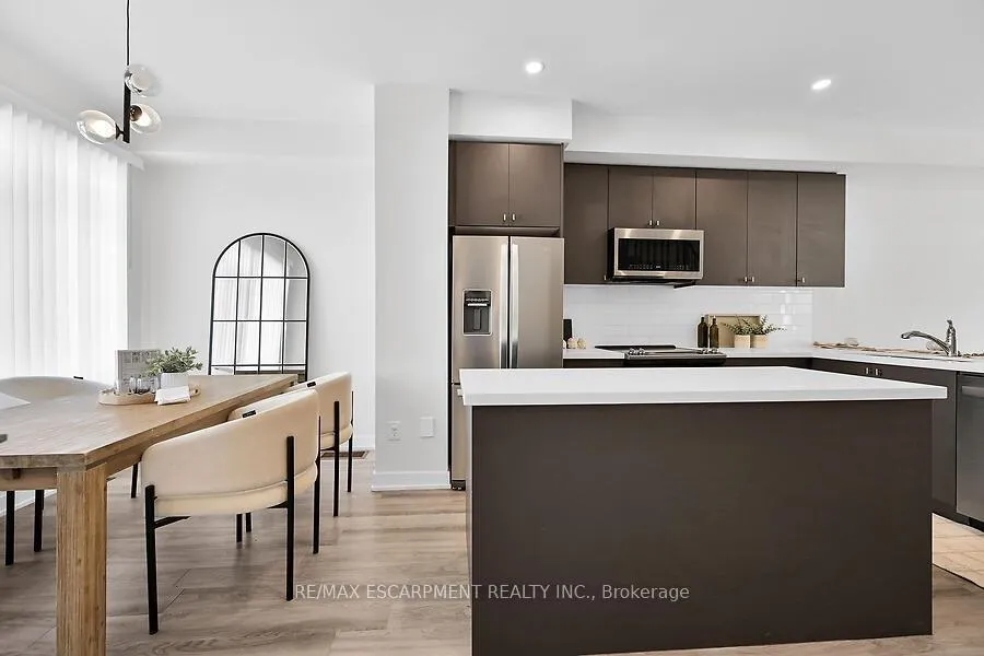 Photo 5 of 17 Markle Crescent, Hamilton, Ancaster — HOMEH