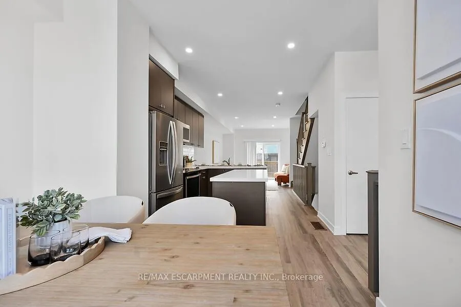 Photo 7 of 17 Markle Crescent, Hamilton, Ancaster — HOMEH
