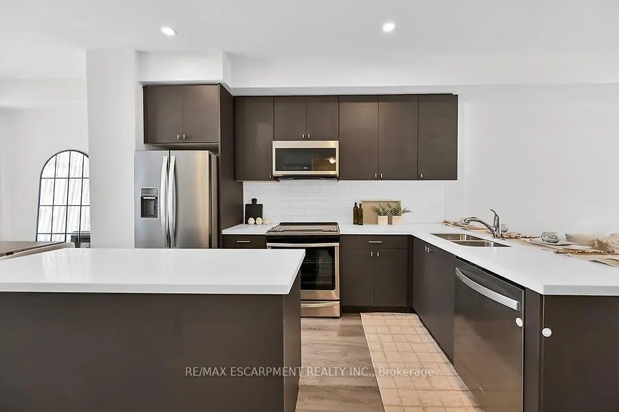 Photo 8 of 17 Markle Crescent, Hamilton, Ancaster — HOMEH
