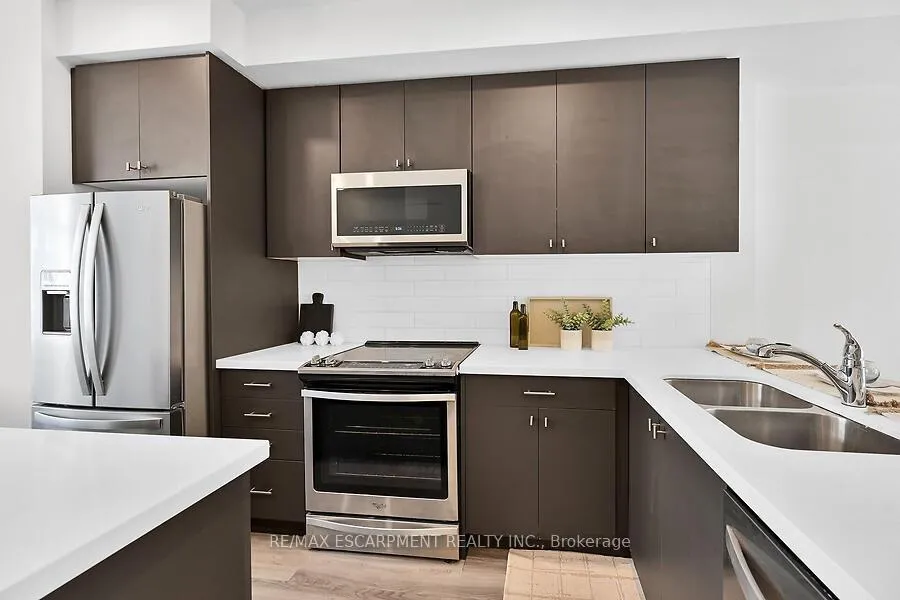 Photo 9 of 17 Markle Crescent, Hamilton, Ancaster — HOMEH