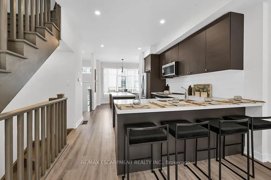 Photo 10 of 17 Markle Crescent, Hamilton, Ancaster — HOMEH