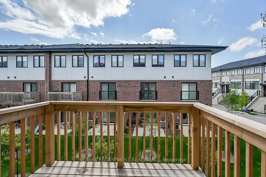 Photo 13 of 17 Markle Crescent, Hamilton, Ancaster — HOMEH
