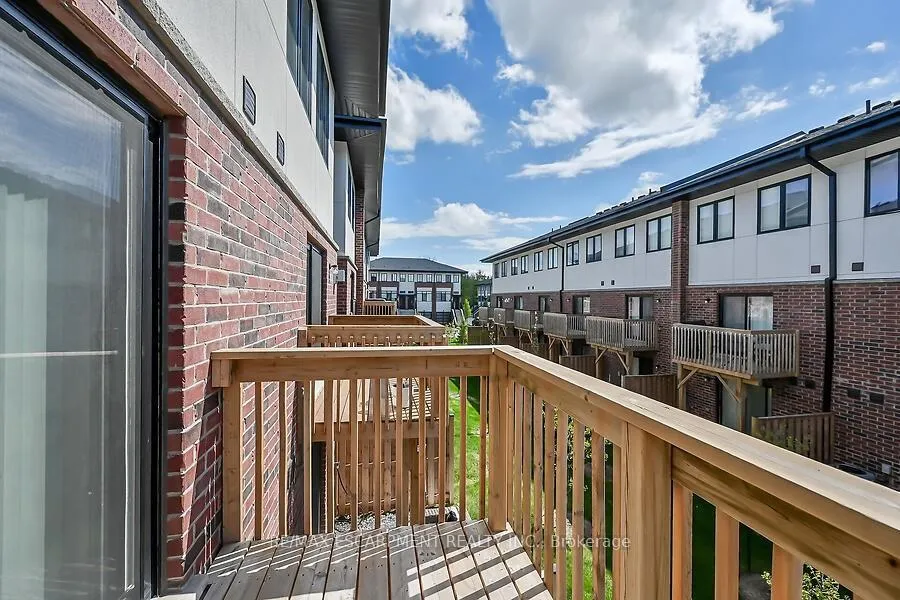 Photo 14 of 17 Markle Crescent, Hamilton, Ancaster — HOMEH