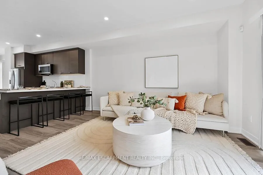 Photo 15 of 17 Markle Crescent, Hamilton, Ancaster — HOMEH