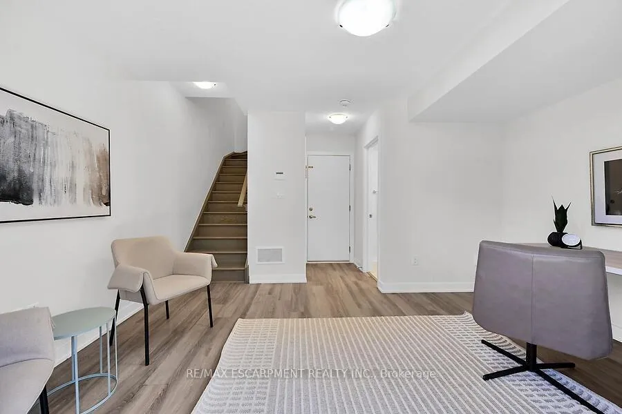 Photo 27 of 17 Markle Crescent, Hamilton, Ancaster — HOMEH