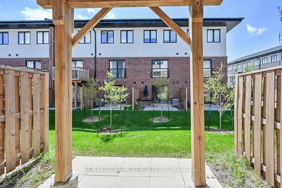Photo 32 of 17 Markle Crescent, Hamilton, Ancaster — HOMEH