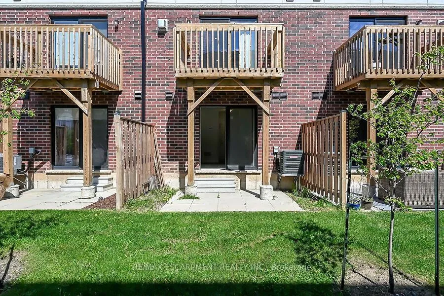 Photo 33 of 17 Markle Crescent, Hamilton, Ancaster — HOMEH