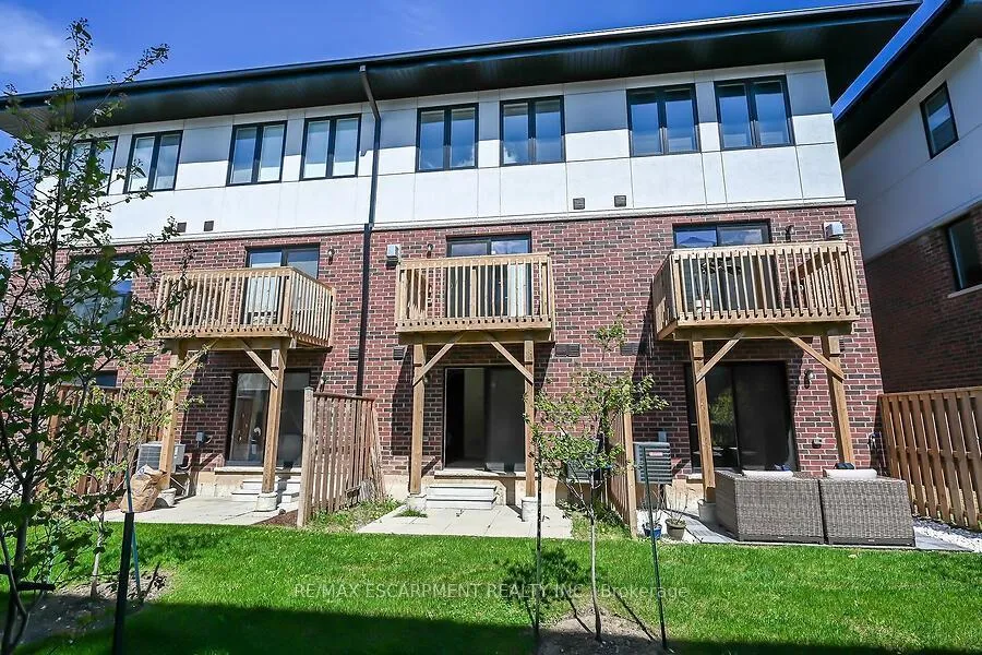 Photo 35 of 17 Markle Crescent, Hamilton, Ancaster — HOMEH
