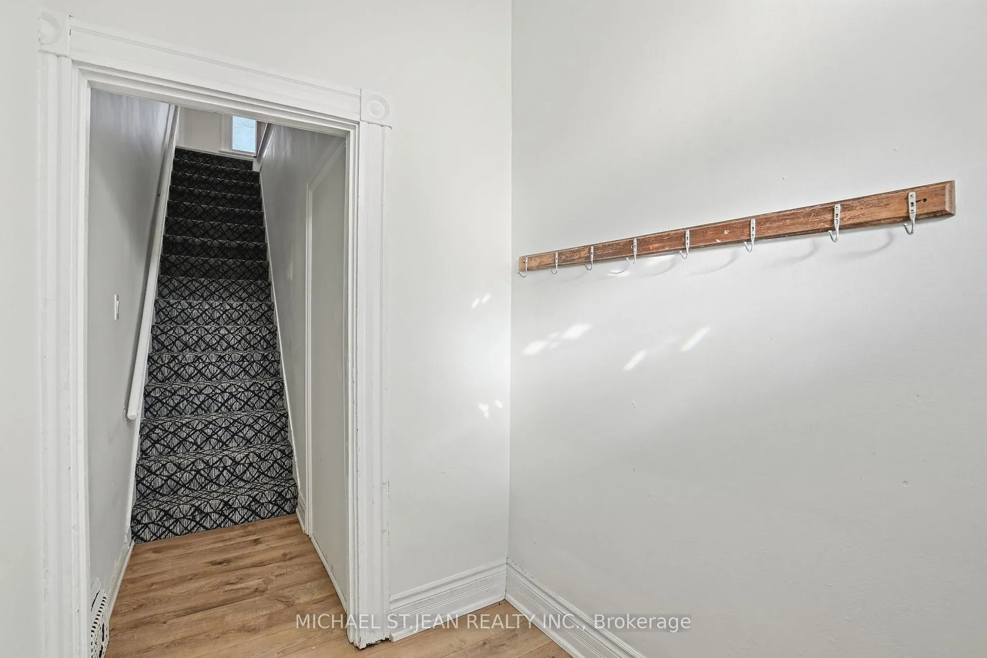 Photo 5 of Unit Upper, 26 Murray Street W, Hamilton, Central — HOMEH