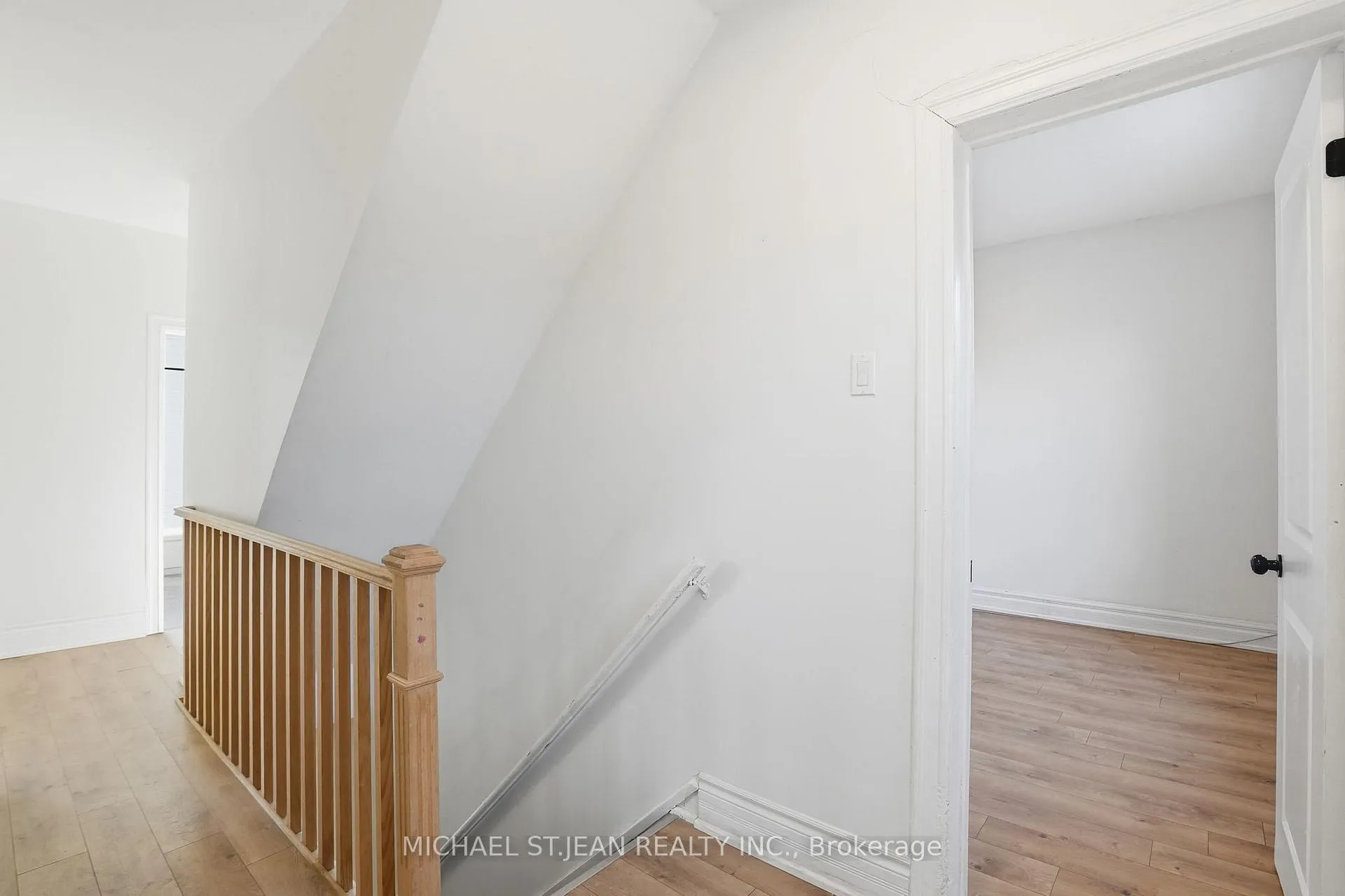 Photo 6 of Unit Upper, 26 Murray Street W, Hamilton, Central — HOMEH