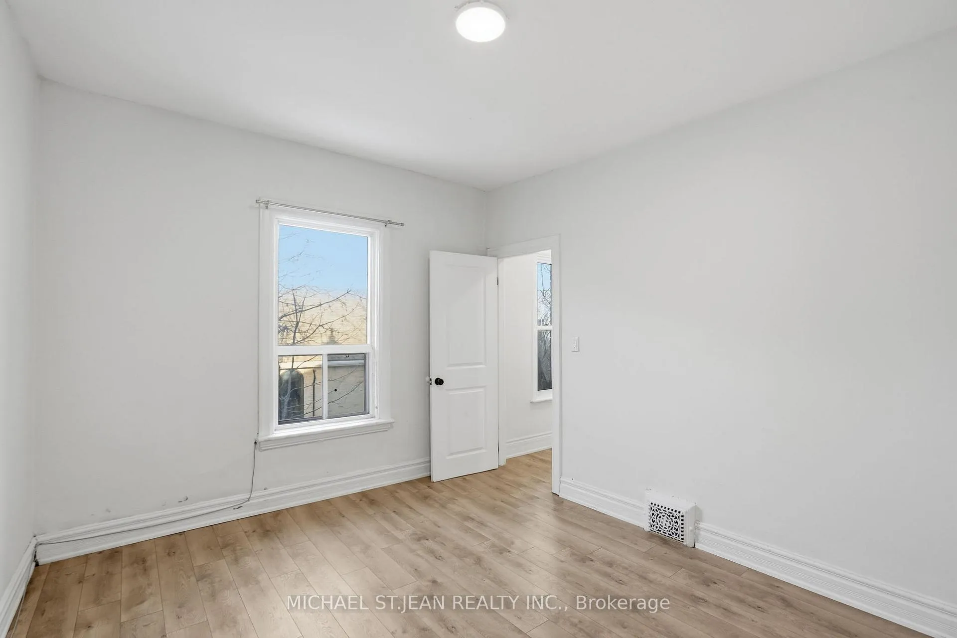 Photo 8 of Unit Upper, 26 Murray Street W, Hamilton, Central — HOMEH