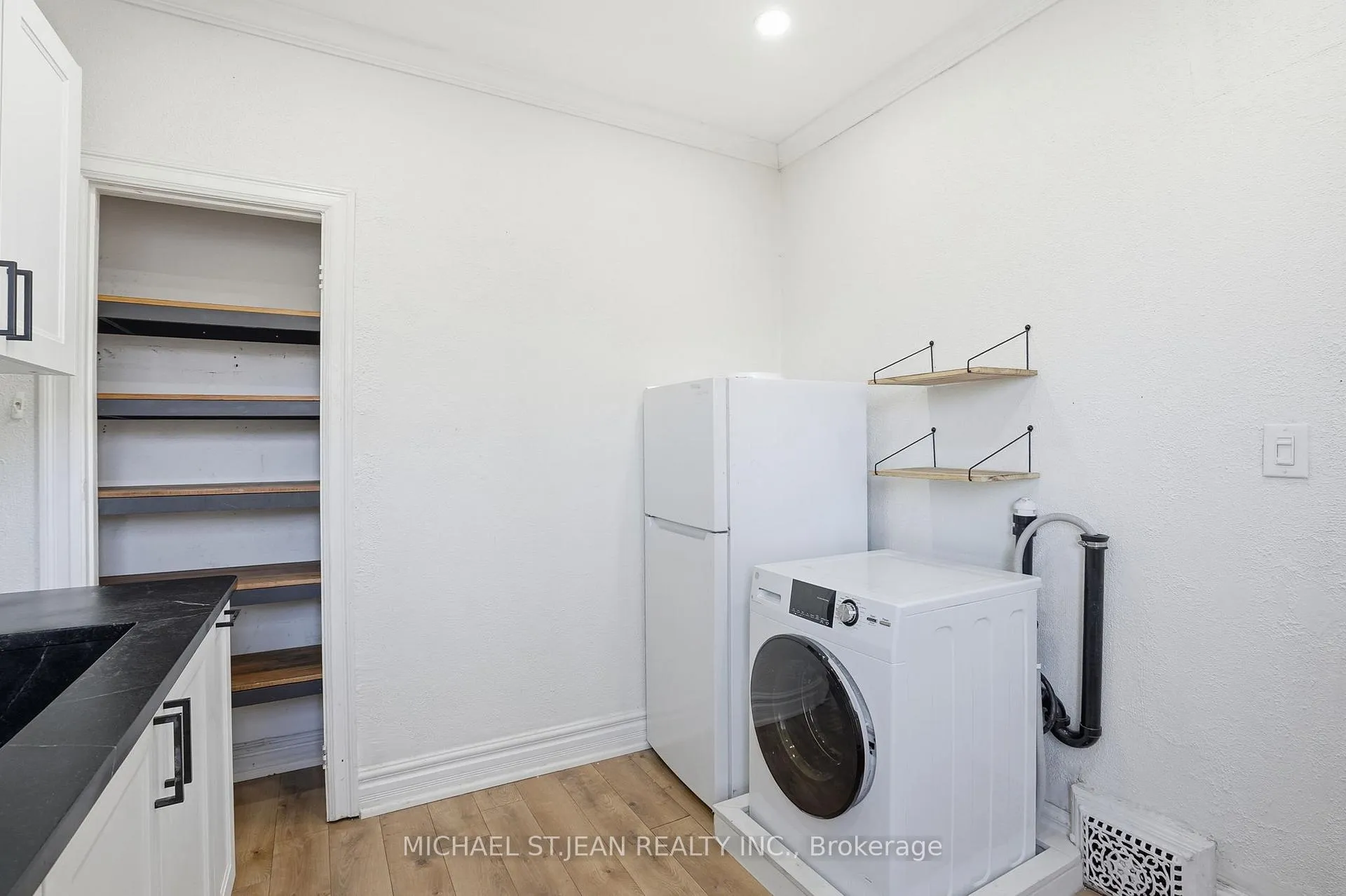 Photo 12 of Unit Upper, 26 Murray Street W, Hamilton, Central — HOMEH