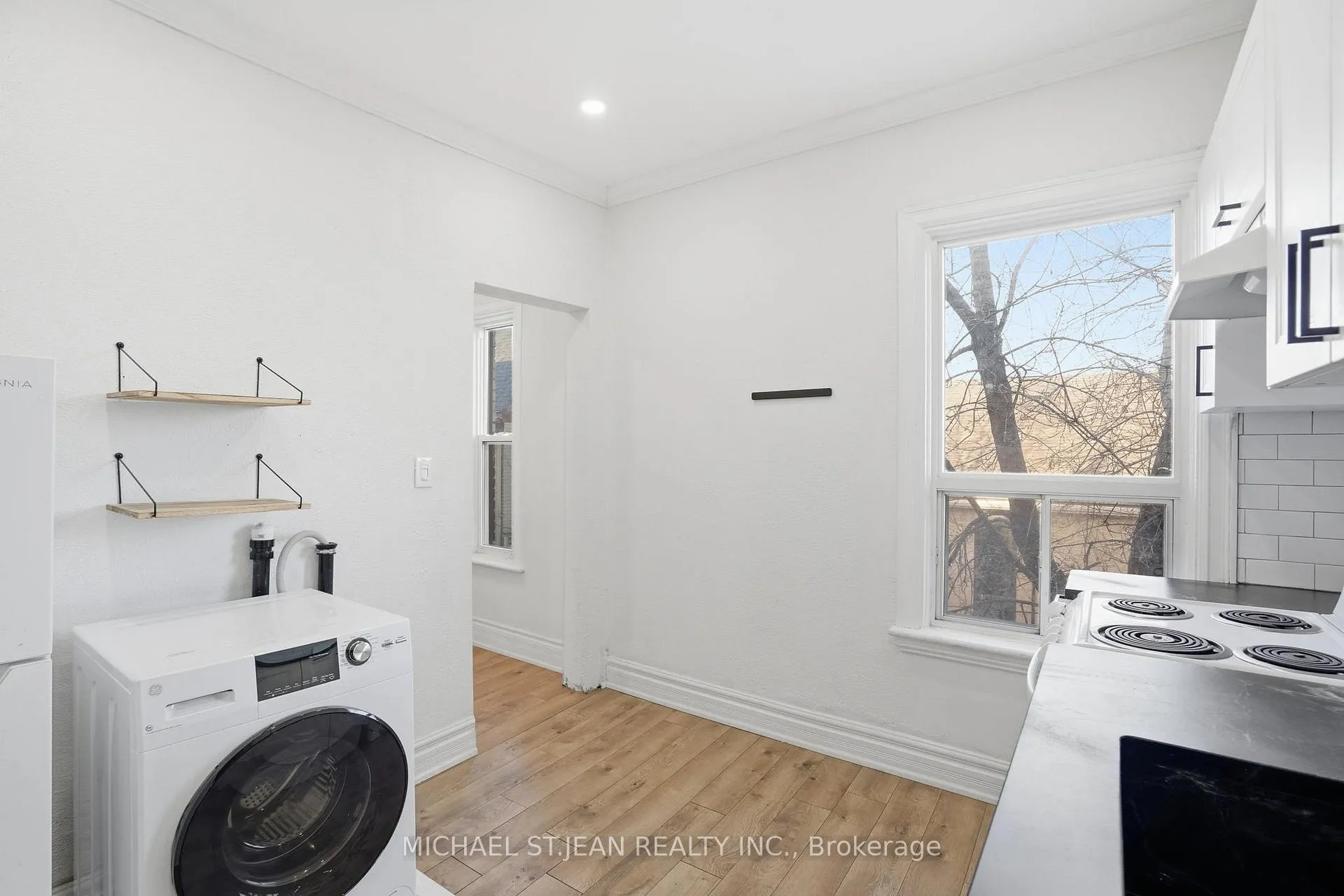 Photo 13 of Unit Upper, 26 Murray Street W, Hamilton, Central — HOMEH
