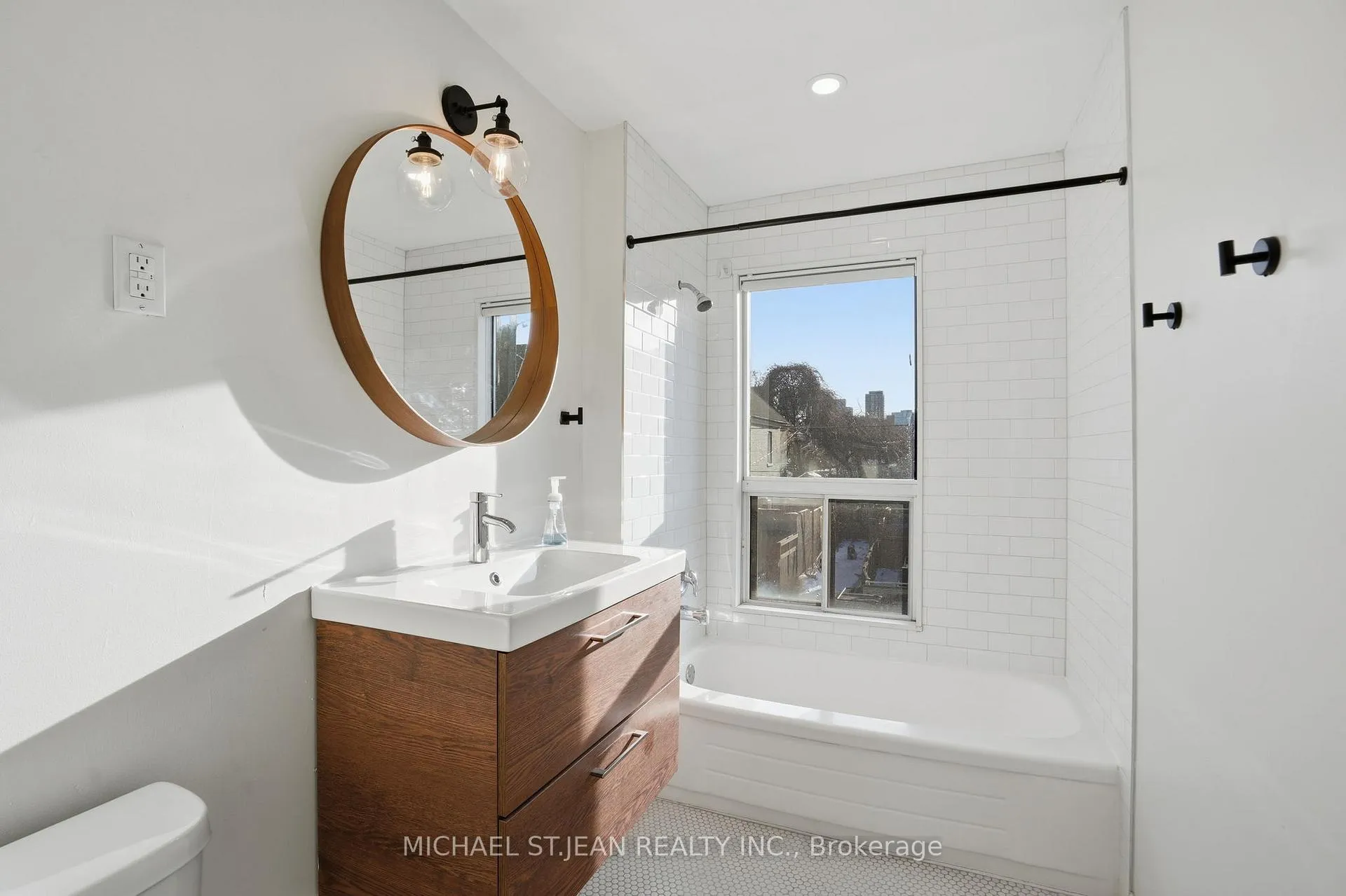 Photo 16 of Unit Upper, 26 Murray Street W, Hamilton, Central — HOMEH