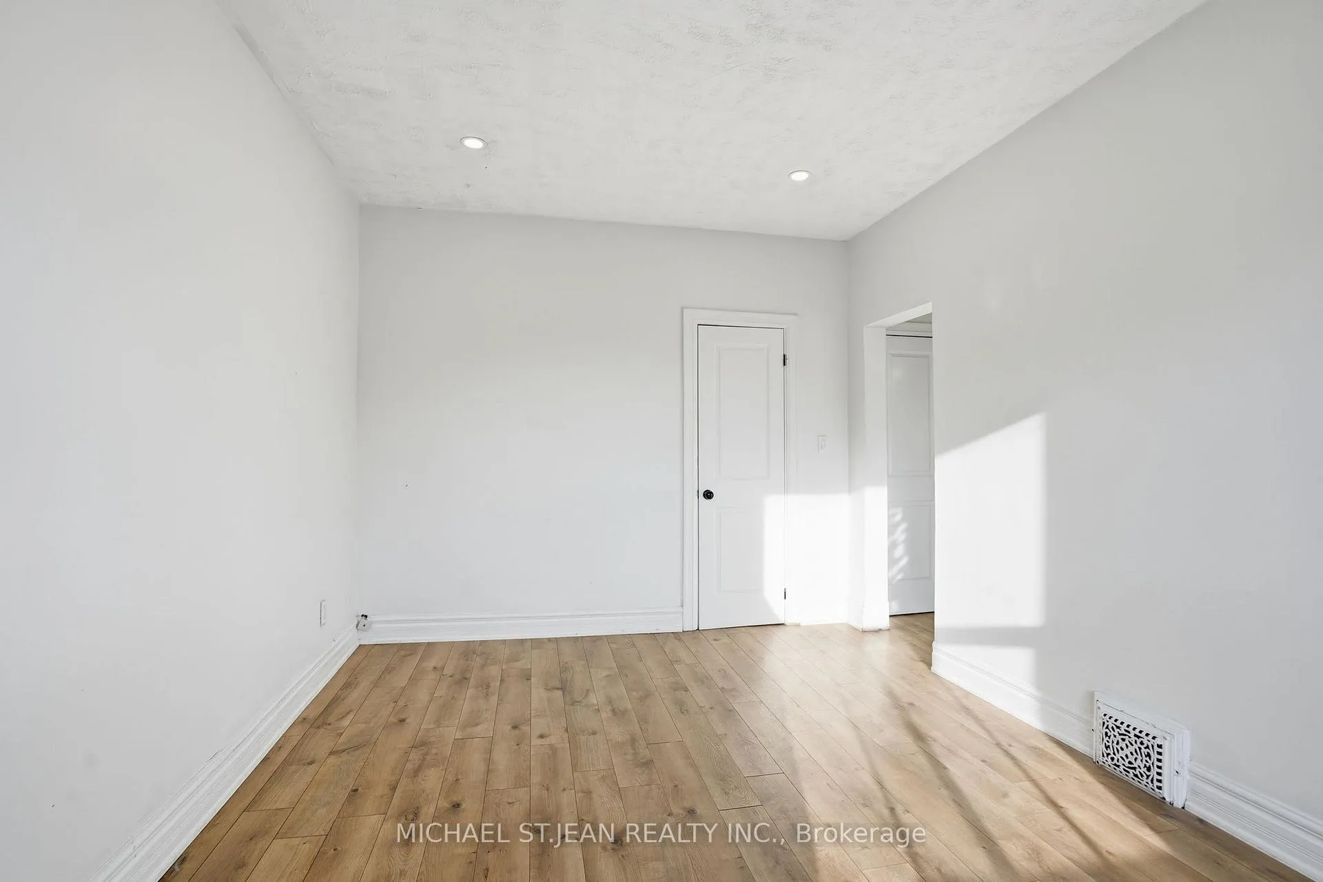 Photo 18 of Unit Upper, 26 Murray Street W, Hamilton, Central — HOMEH
