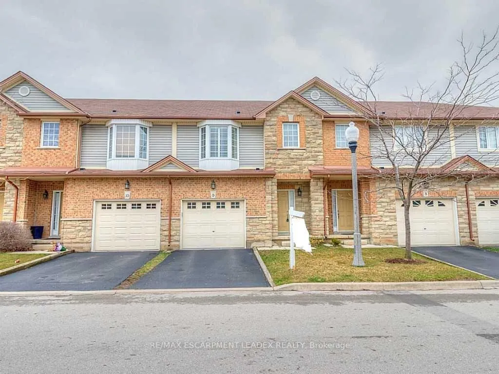 Photo 2 of Unit 9, 60 Cloverleaf Drive, Hamilton, Ancaster — HOMEH