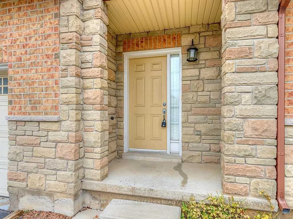 Photo 3 of Unit 9, 60 Cloverleaf Drive, Hamilton, Ancaster — HOMEH