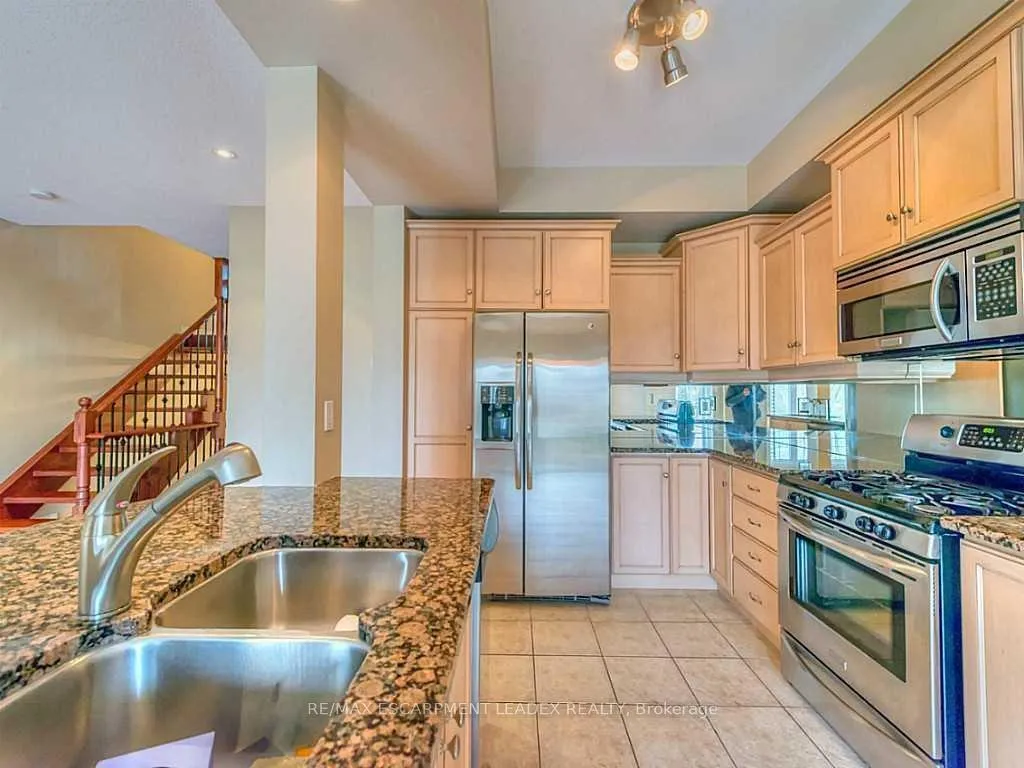 Photo 5 of Unit 9, 60 Cloverleaf Drive, Hamilton, Ancaster — HOMEH