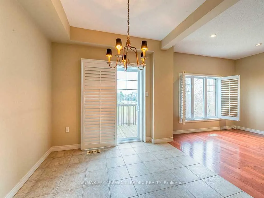 Photo 7 of Unit 9, 60 Cloverleaf Drive, Hamilton, Ancaster — HOMEH