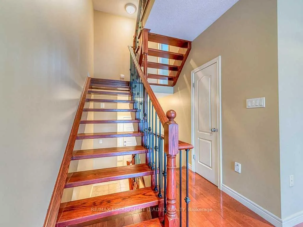 Photo 9 of Unit 9, 60 Cloverleaf Drive, Hamilton, Ancaster — HOMEH
