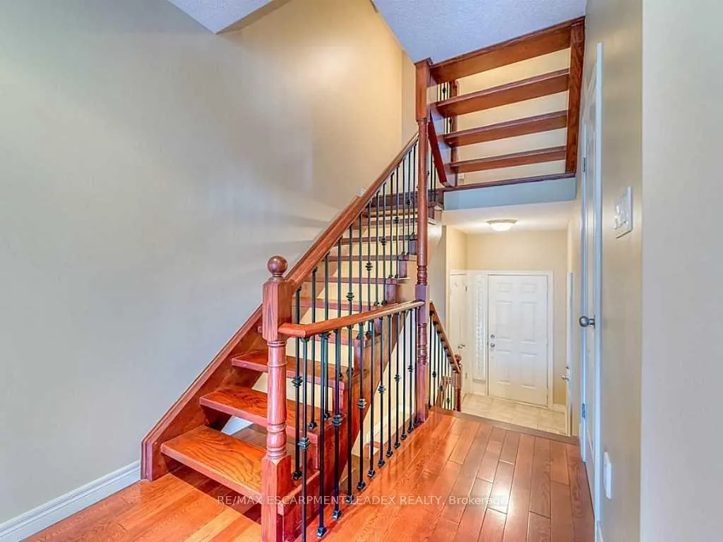 Photo 10 of Unit 9, 60 Cloverleaf Drive, Hamilton, Ancaster — HOMEH