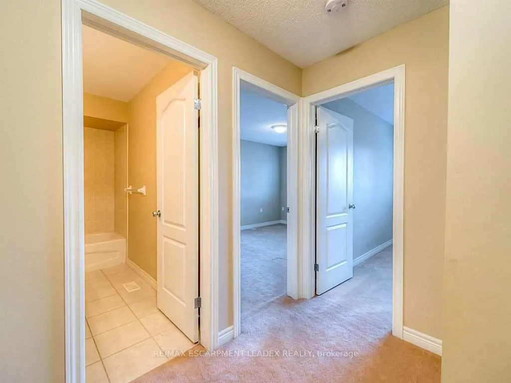Photo 13 of Unit 9, 60 Cloverleaf Drive, Hamilton, Ancaster — HOMEH