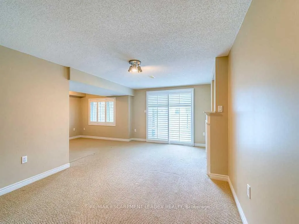 Photo 17 of Unit 9, 60 Cloverleaf Drive, Hamilton, Ancaster — HOMEH