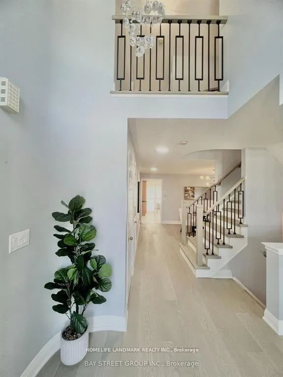 Photo 4 of 25 Tower Bridge Crescent S, Markham, Berczy — HOMEH