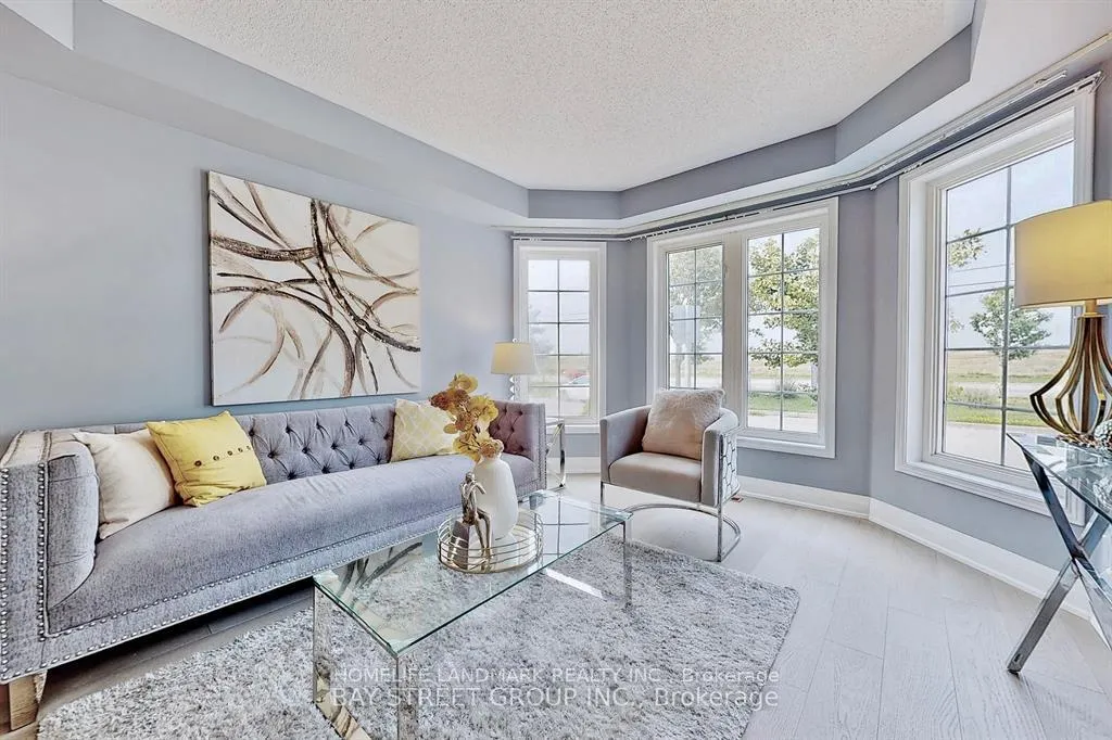 Photo 5 of 25 Tower Bridge Crescent S, Markham, Berczy — HOMEH