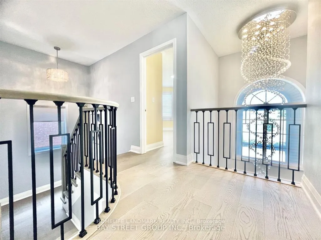 Photo 11 of 25 Tower Bridge Crescent S, Markham, Berczy — HOMEH