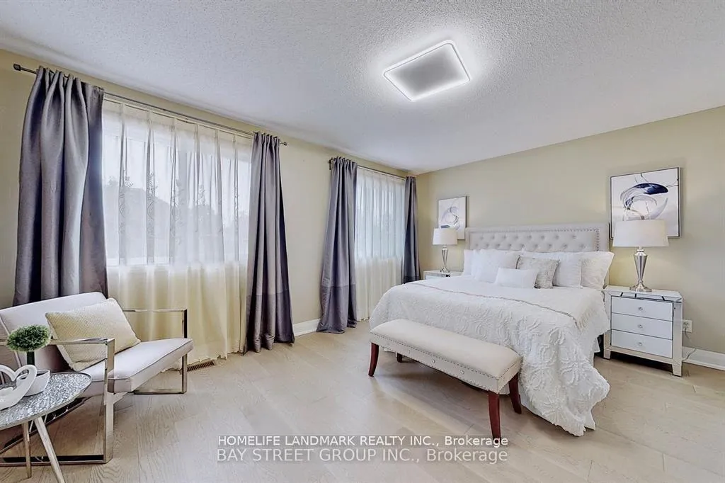 Photo 12 of 25 Tower Bridge Crescent S, Markham, Berczy — HOMEH