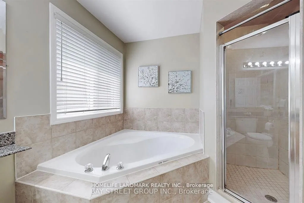 Photo 13 of 25 Tower Bridge Crescent S, Markham, Berczy — HOMEH