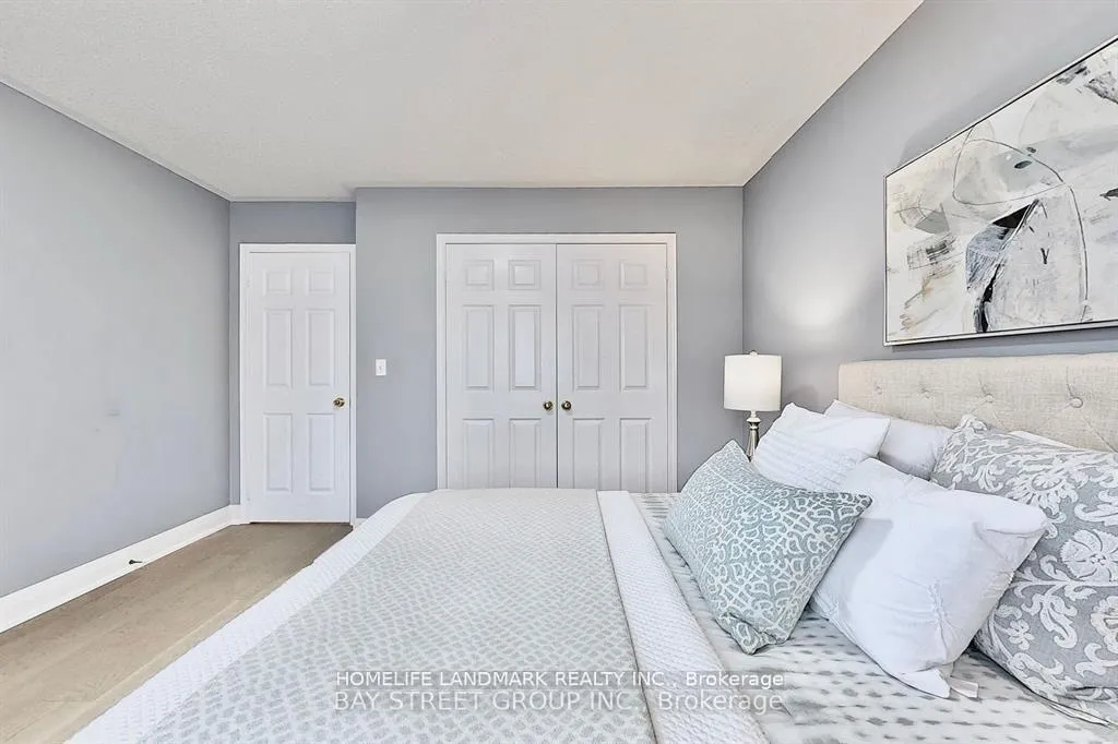 Photo 14 of 25 Tower Bridge Crescent S, Markham, Berczy — HOMEH