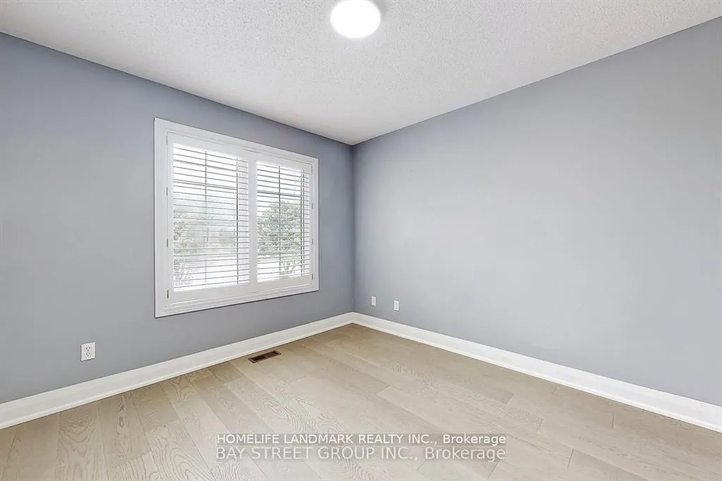 Photo 15 of 25 Tower Bridge Crescent S, Markham, Berczy — HOMEH