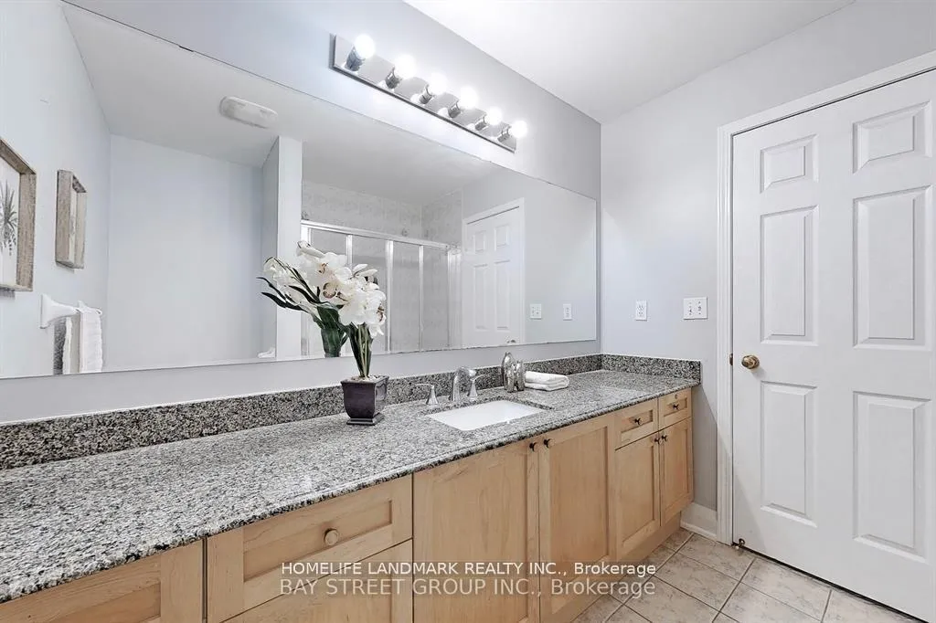 Photo 16 of 25 Tower Bridge Crescent S, Markham, Berczy — HOMEH