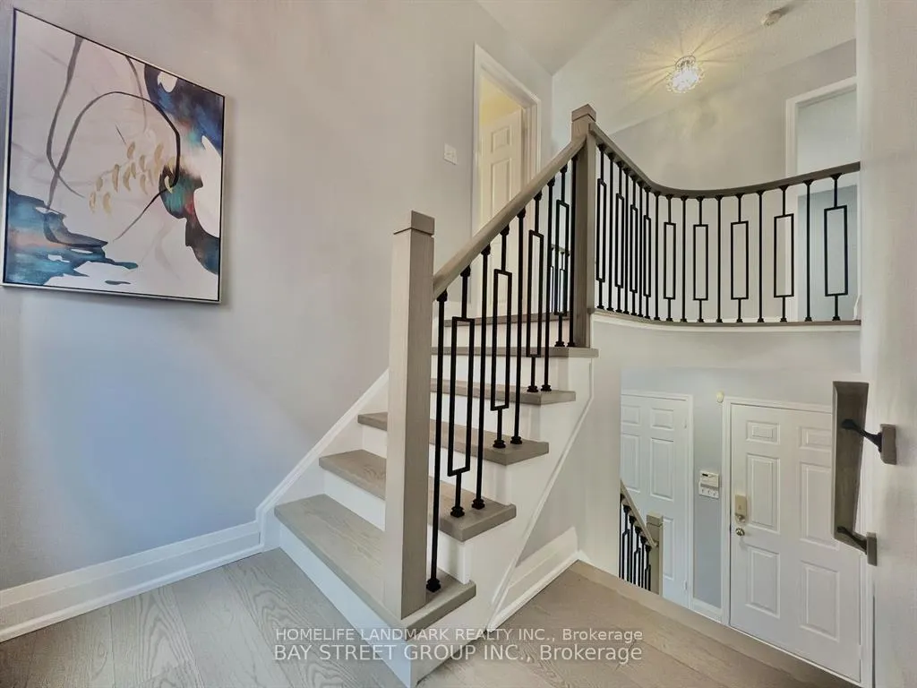 Photo 17 of 25 Tower Bridge Crescent S, Markham, Berczy — HOMEH