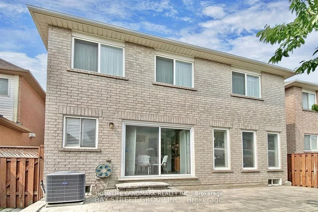 Photo 19 of 25 Tower Bridge Crescent S, Markham, Berczy — HOMEH