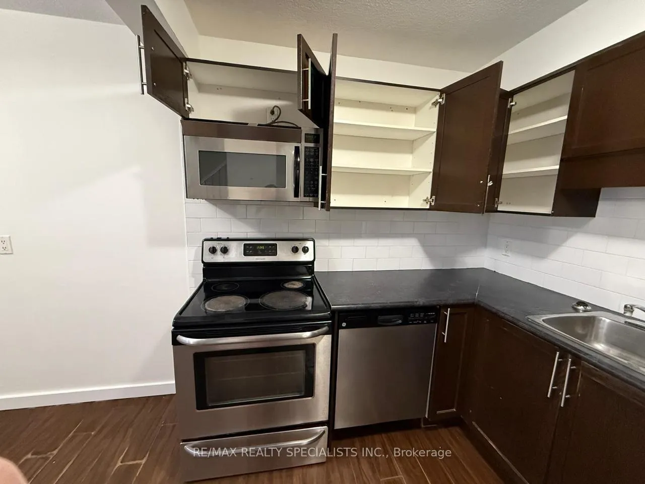 Photo 7 of Unit 6, 15 Scenic Drive, Kitchener — HOMEH