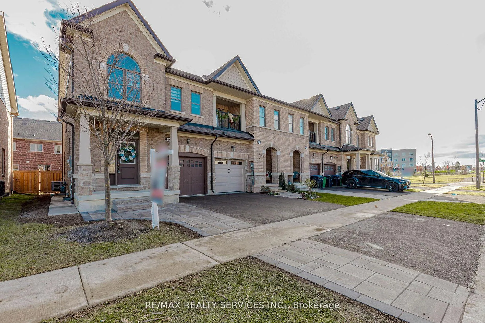 Photo 2 of 60 True Blue Crescent, Caledon, Bolton East — HOMEH
