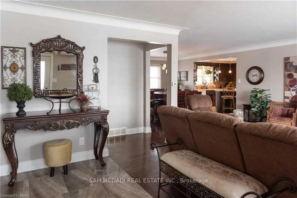Photo 4 of Unit Upper, 7003 Ann Street, Niagara Falls, Arad/Fallsview — HOMEH
