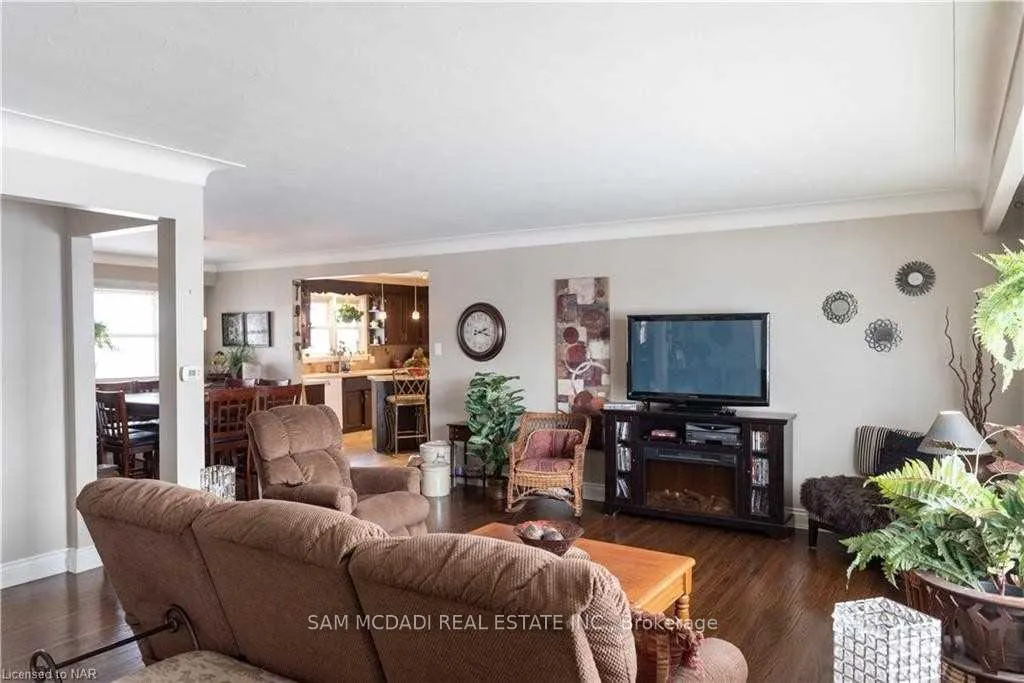 Photo 5 of Unit Upper, 7003 Ann Street, Niagara Falls, Arad/Fallsview — HOMEH