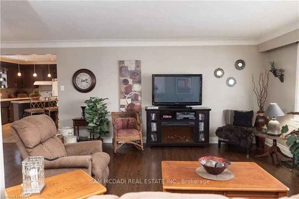 Photo 6 of Unit Upper, 7003 Ann Street, Niagara Falls, Arad/Fallsview — HOMEH