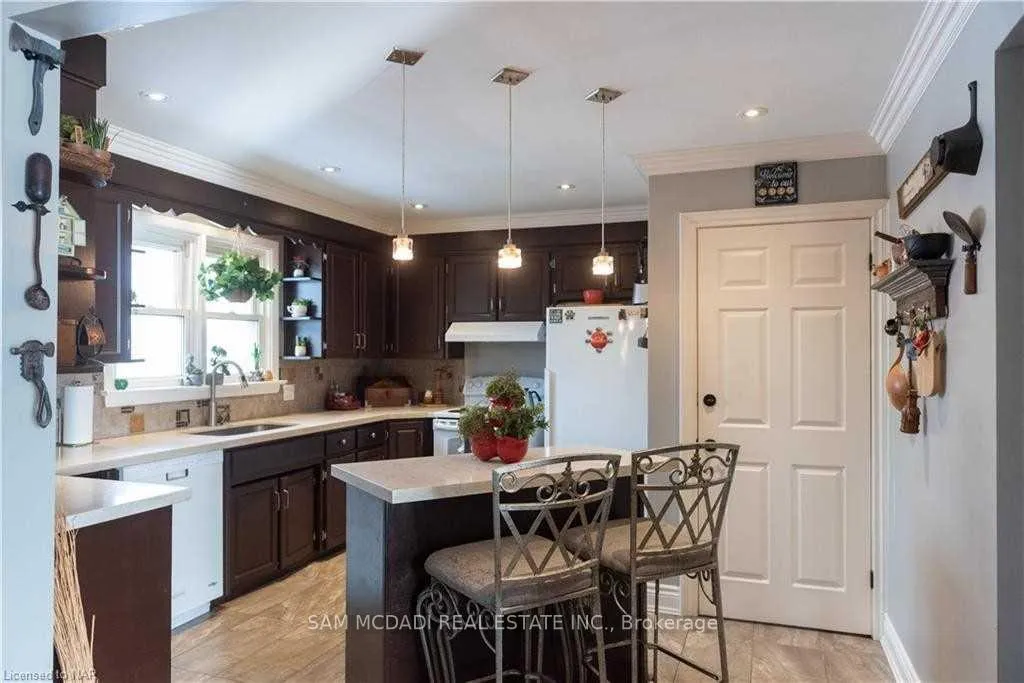 Photo 11 of Unit Upper, 7003 Ann Street, Niagara Falls, Arad/Fallsview — HOMEH